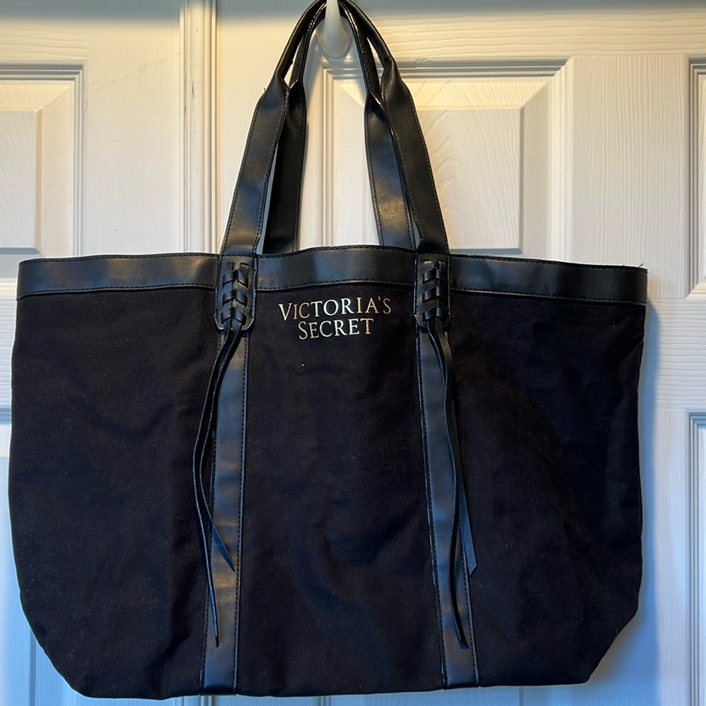 ❤️❤️Victoria’s Secret Black Tote Bag with Fringe - New